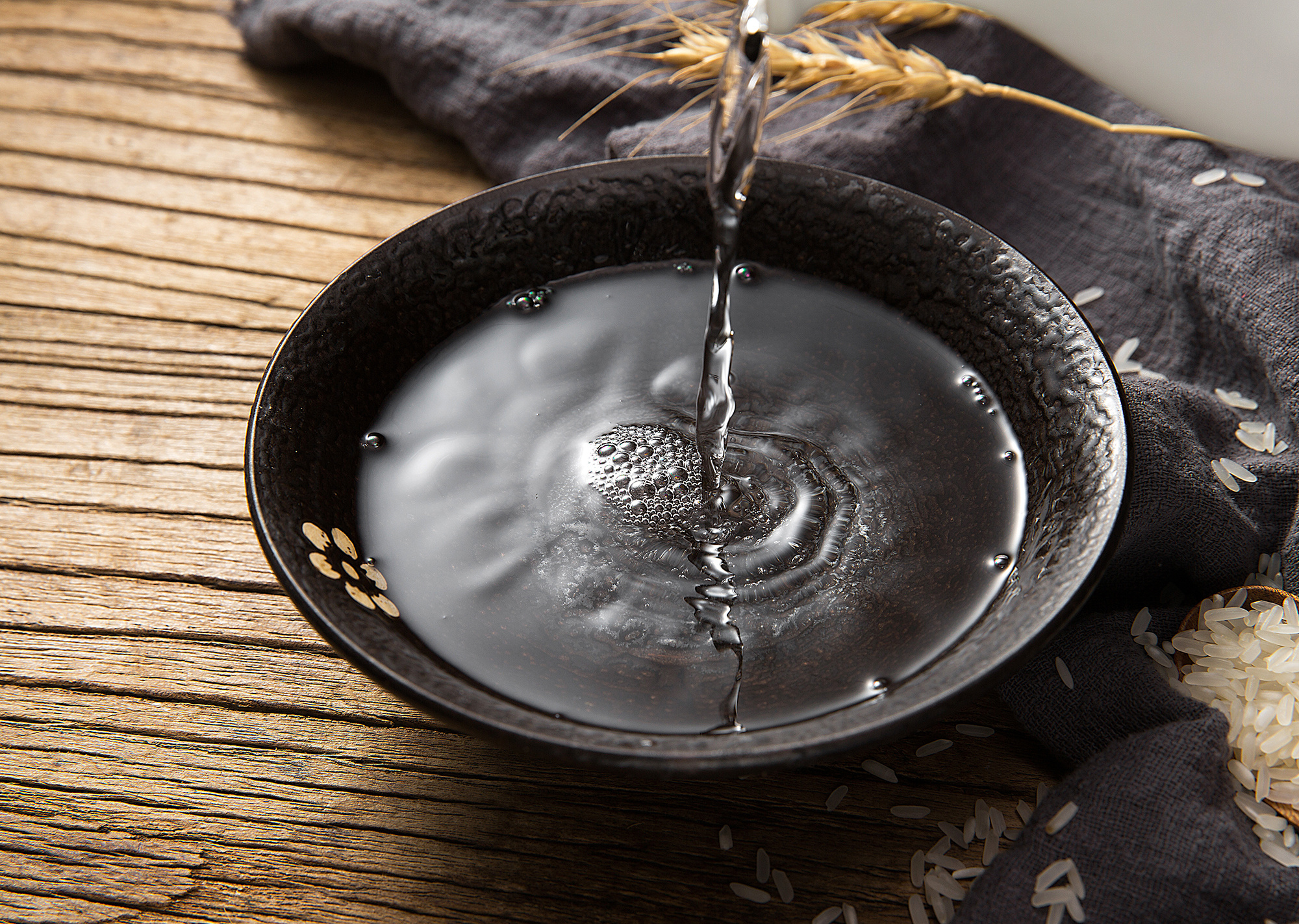 品味時(shí)光韻味 花山迷窖白酒場(chǎng)景圖拍攝的藝術(shù)與情感